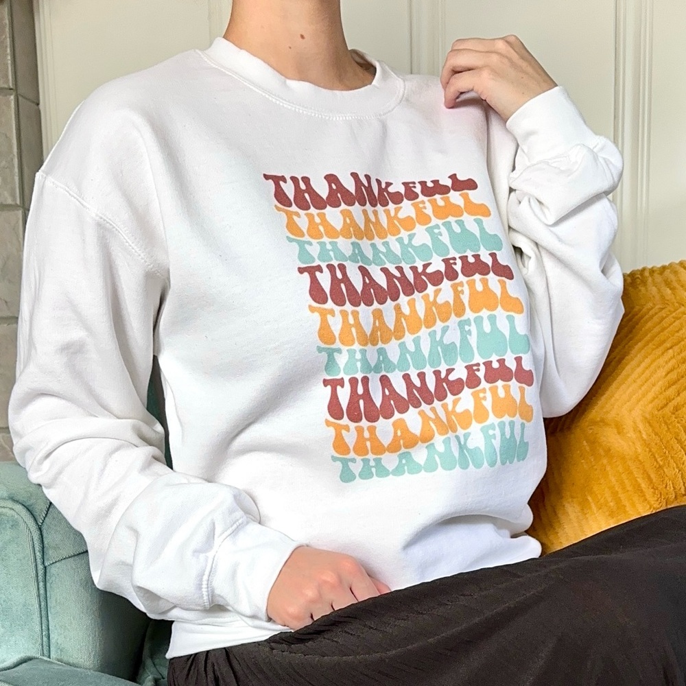 Gildan Medium Sweatshirt. “Thankful” in a trendy wavy font! New.